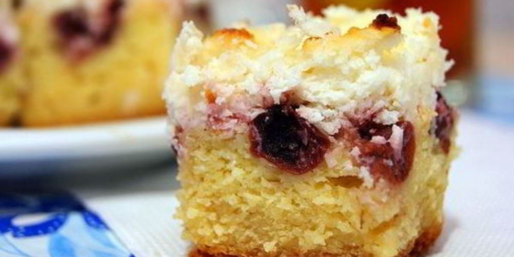 Рецепт домашнего пирога вишневого шика с кокосома