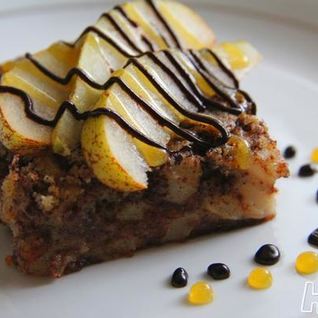 Грушевый пирог с миндалем и шоколадом