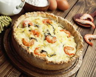 Киш с креветками и помидорами