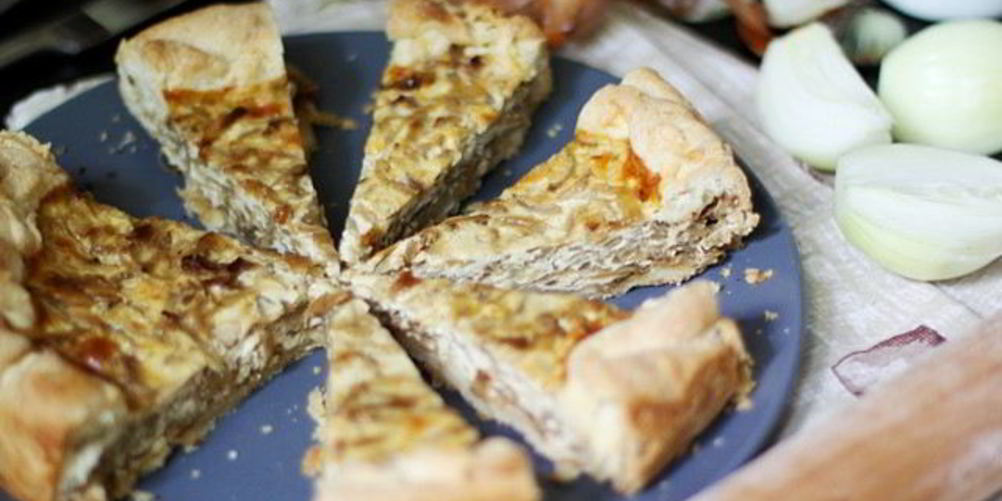 Рецепт луковый пирог с плавленым сыром