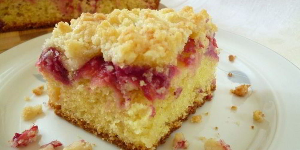 Рецепт нежный сливовый пирог с кукурузной муки