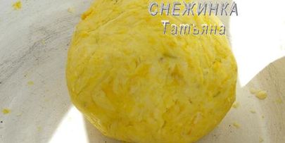 открытый пирог с лисичками и цукини на ароматном тесте