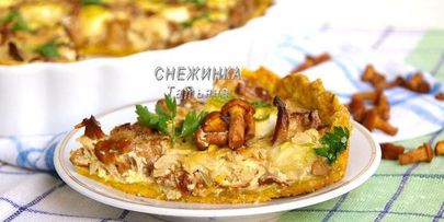 открытый пирог с лисичками и цукини на ароматном тесте