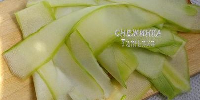 открытый пирог с лисичками и цукини на ароматном тесте