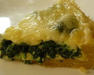 Пикантный киш со шпинатом и хрустящей сырной корочкой