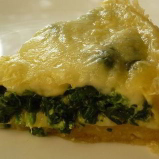 Пикантный киш со шпинатом и хрустящей сырной корочкой