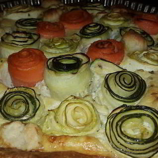 Пирог-букет из цуккини, кабачка и моркови