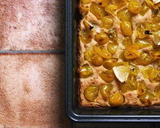 Пирог на кефире с желтым кумкватом