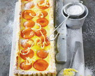 Пирог с абрикосами и лимонной глазурью