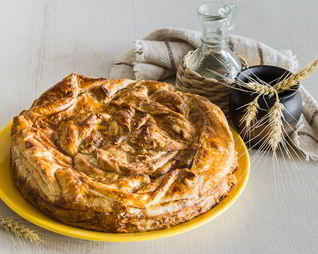 Пирог с капустой из слоеного теста