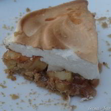 Рецепт Пирог с карамельными яблоками и меренгой