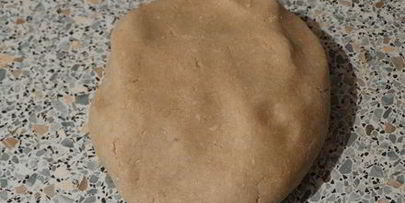 пирог с карамельными яблоками и меренгой