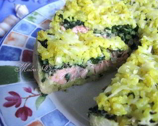 Пирог с лососем, рисом и песто