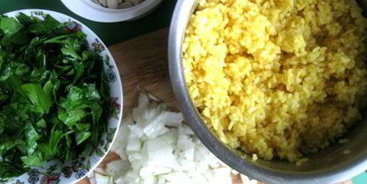 пирог с лососем, рисом и песто