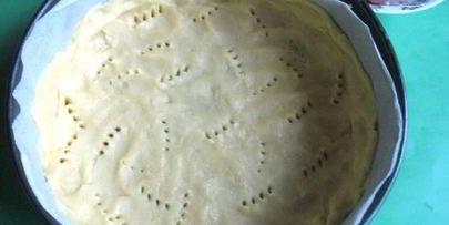 пирог с лососем, рисом и песто