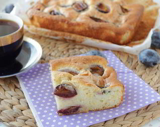 Пирог с маскарпоне и сливой