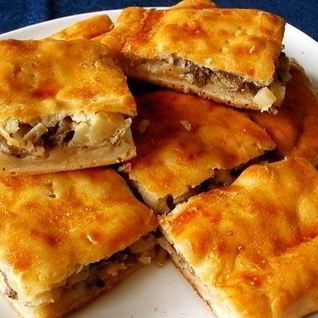 Пирог с сайрой и картошкой