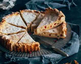 Пирог с творогом, орехами и цукатами