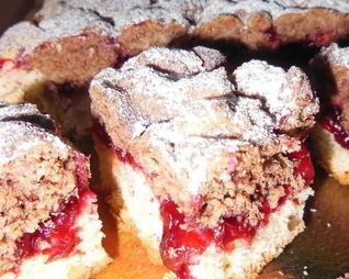 Пирог с вишней и орехами Забава