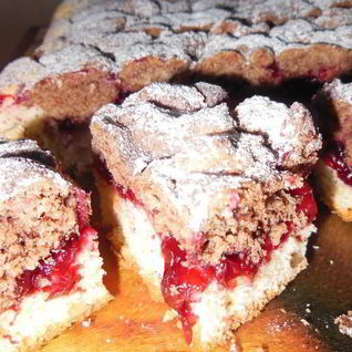 Пирог с вишней и орехами Забава