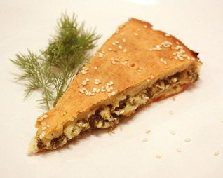 Пирог с зеленью и сыром