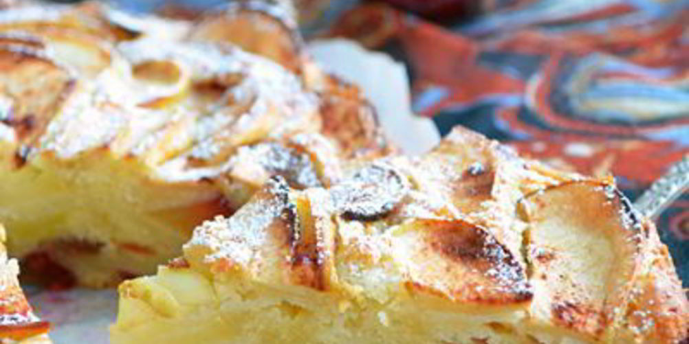 Рецепт пирог со сливами и яблоками