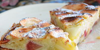 пирог со сливами и яблоками