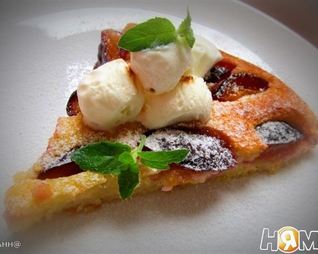 Пирог со сливами