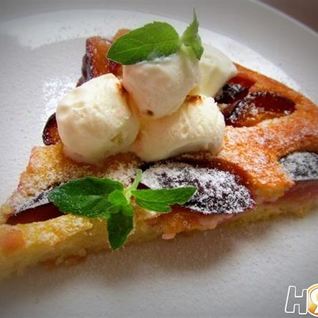 Пирог со сливами