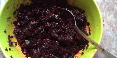 пирог со свеклой и клюквой