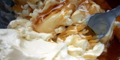 шоколадный блинный пирог с инжиром и двумя видами крема