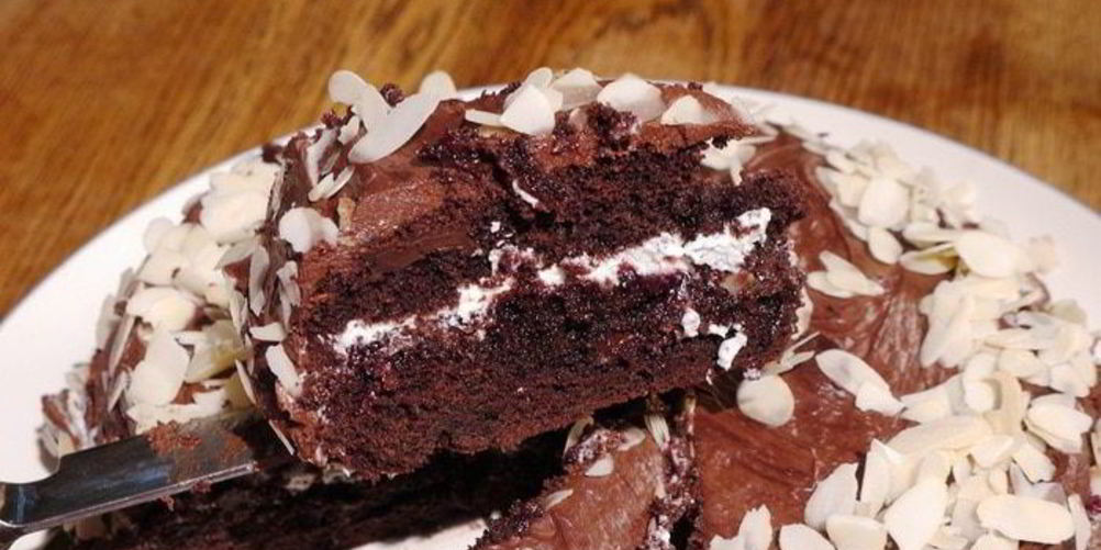 Рецепт шоколадный пирог с миндальными хлопьями
