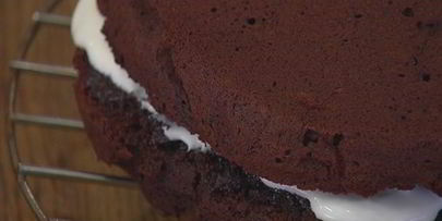 шоколадный пирог с миндальными хлопьями