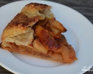 Сладкий пирог из слоеного теста