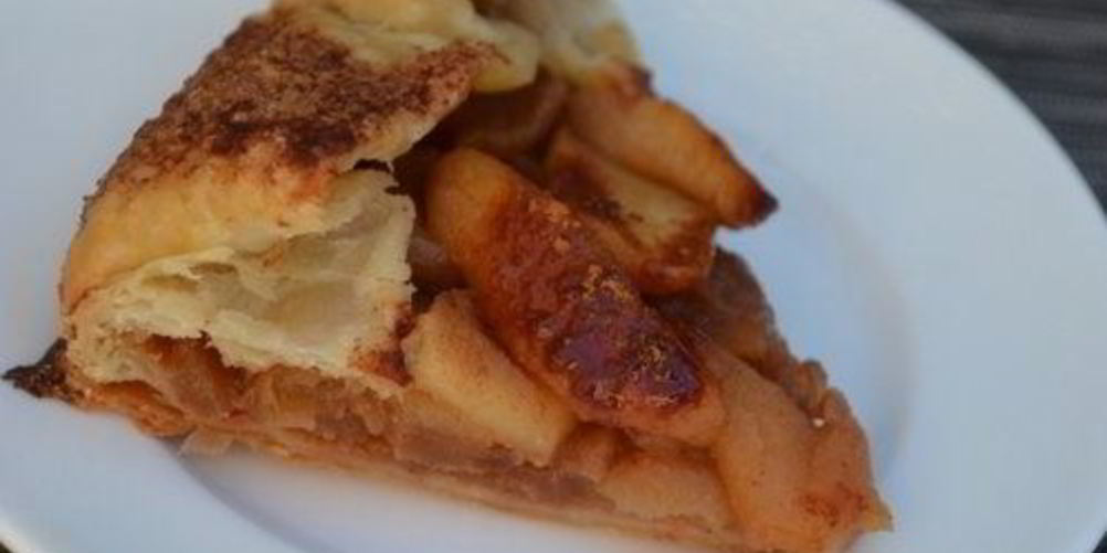 Рецепт сладкий пирог из слоеного теста