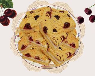 Тертый пирог с замороженными ягодами вишни