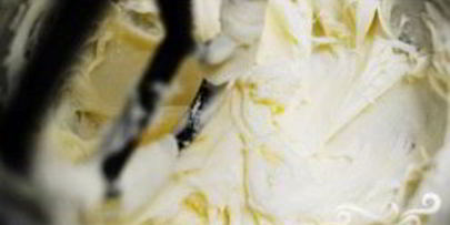 томатный пирог со сливочной глазурью