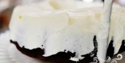 томатный пирог со сливочной глазурью