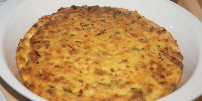 творожный пирог с базиликом, сушеными перцами и томатами