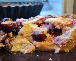 Творожный пирог с вишней и легким песочным тестом