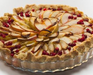 Яблочный пирог с брусникой