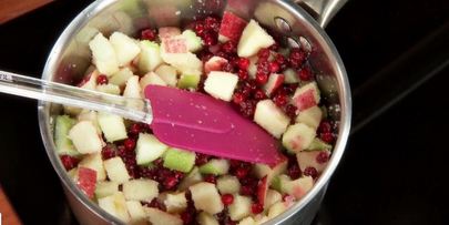 яблочный пирог с брусникой