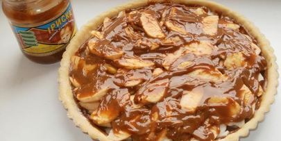 яблочный пирог с вареным сгущенным молоком
