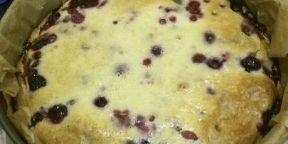 заливной пирог с ягодами