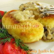 Рецепт Картофельные пирожки с грибным соусом