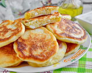 Ленивые пирожки с зеленым луком и яйцом