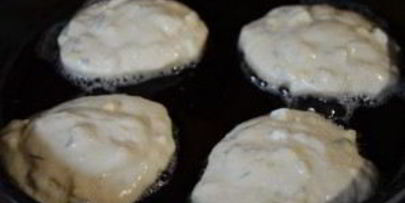 ленивые пирожки с зеленым луком и яйцом