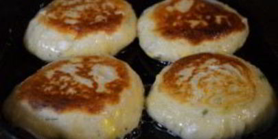 ленивые пирожки с зеленым луком и яйцом