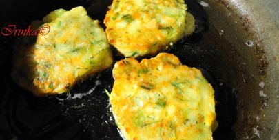 оладушки-пирожки с зеленью и яйцом