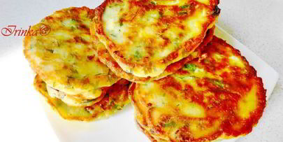 оладушки-пирожки с зеленью и яйцом